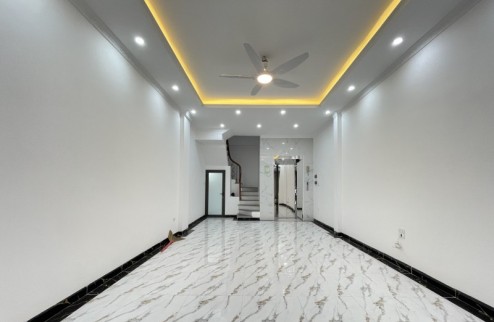 Bán Nhà Tập Thể - Phương Mai, Đống Đa 60m2, Giá 1.98 Tỷ,Ở Luôn