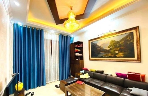 Duy nhất 1 căn  Đại La Hai Bà Trưng 33m 5 tầng 3 mặt thoáng gần ô tô gần phố ở ngay nhỉnh 4 tỷ lh 0817606560