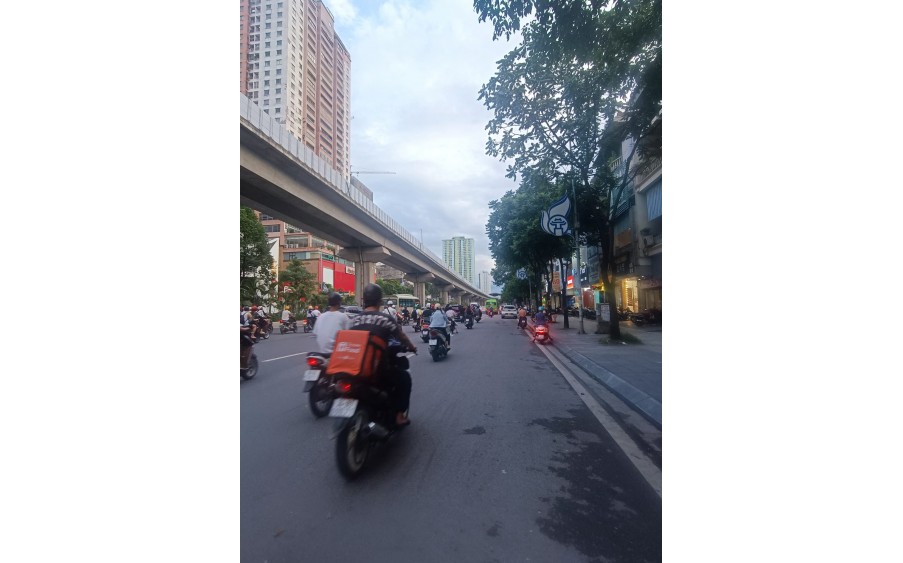Cho thuê nhà MP KD Nguyễn Trãi, Thanh Xuân ,Hà Nội. Dt 70m2. 3 tầng - Giá 50 Triệu (ctl)