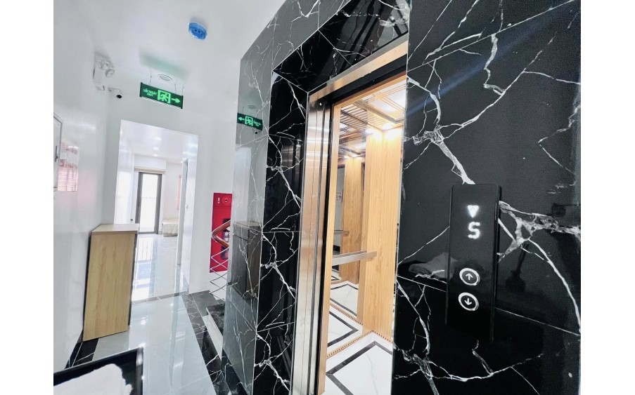 BÁN TOÀ CHDV YÊN HÒA- SIÊU HIẾM - VỊ TRÍ ĐẮC ĐỊA - NHÀ MỚI 6 TẦNG THANG MÁY - 11 PHÒNG KHÉP KÍN FULL NỘI THẤT - DÒNG TIỀN 80TR/THÁNG - Ô TÔ ĐỖ CỬA
