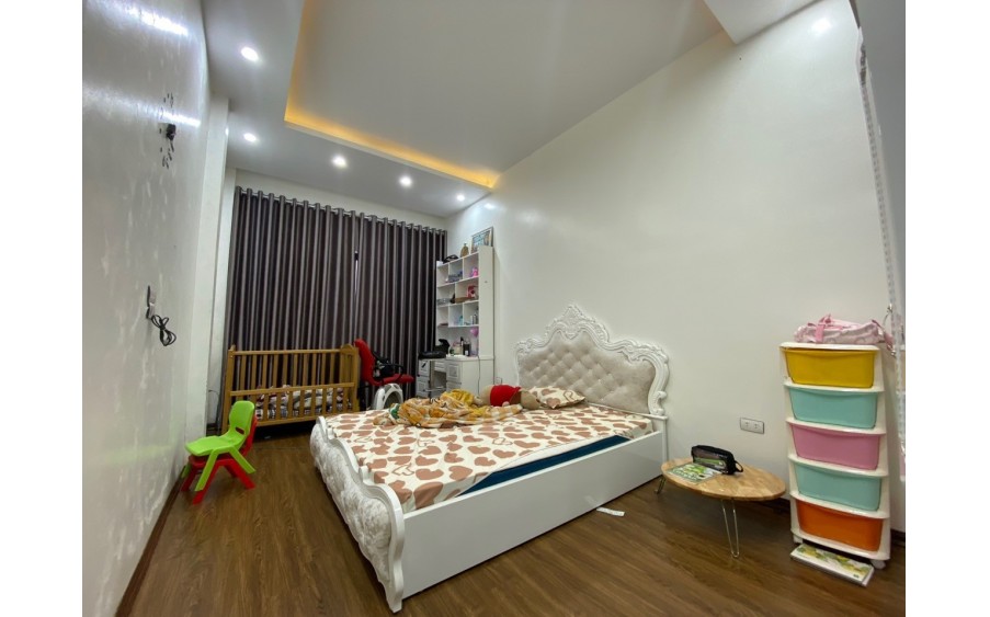 Đại Từ, 40m2, 5 tầng, nhà đẹp, ô tô ngủ trong nhà, nhỉnh 7 tỷ, LH 0904690958