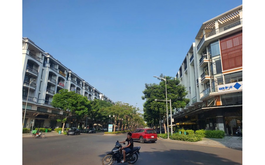 Bán gấp vạn phúc city, dt 319, 1 hầm, 5 tầng, thu nhập khủng gần 2 tỷ/ năm. gía 60  tỷ. làm việc trực tiếp người đứng tên sổ, bớt lộc.