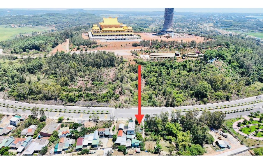 Mặt tiền Mỹ Trà Mỹ Khê đối diện KDL Thiên Mã Sơn, 200m2(9m ngang) SHR, giá 2.7 tỷ thương lượng