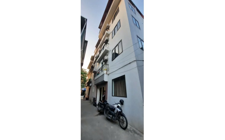 NHÀ ĐẸP- Ở LUÔN PHỐ THANH AM, 62M2, 5 TẦNG, MẶT TIỀN 7.5M, 8.6 TỶ.KINH DOANH, Ô TÔ ĐỖ CỬA.