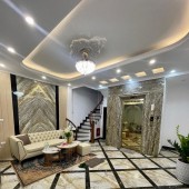 Bán nhà Lê Đại Hành, 40m2, mặt tiền 4.3m, 10.5 tỷ, mới đẹp, thang máy, trung tâm, ngõ thông