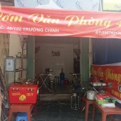 Sang nhượng quán cơm văn phòng đã đầy đủ đồ nghề để nấu cơm bún có lượng khách quen ổn định