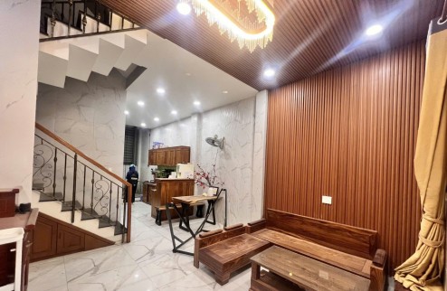 Siêu phẩm đầu tư, nhà 2 tầng đường Quốc Hương. P Thảo Điền. DT 90m2(6x15m). Giá 12,9 tỉ