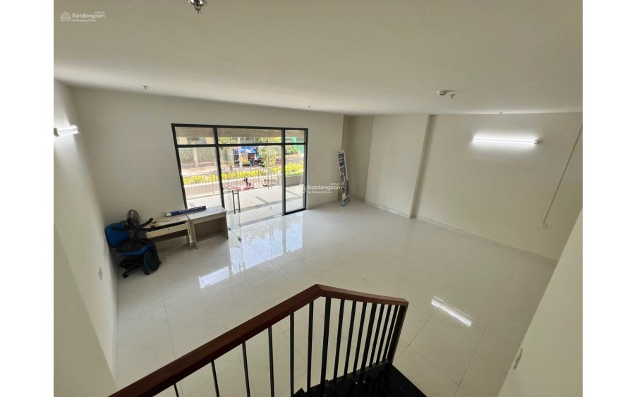 Cho thuê shophouse 151m2 , trệt , lầu , 3wc , 3pn . 15tr Ngay 2225 Phạm Thế Hiển , Q.8