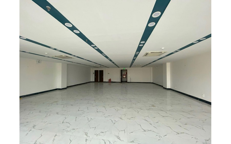 Tòa Building Mặt Phố Hoàng Quốc Việt - Cầu Giấy 200m2, Mặt Tiền Khủng, Vị Trí Vàng