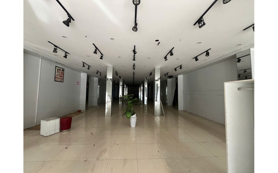 Cho thuê mặt bằng đường Bà Triệu, 350m², vị trí đắc địa, phù hợp thương hiệu lớn