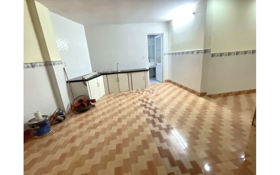 DIỆN TÍCH 76M2 CHỈ 4.65 TỶ, NHÀ 2 TẦNG NGANG 4.7 NỞ HẬU 8M DÀI 15M, NHÀ MỚI Ở NGAY, CÁCH PHẠM VĂN ĐỒNG 50M.
