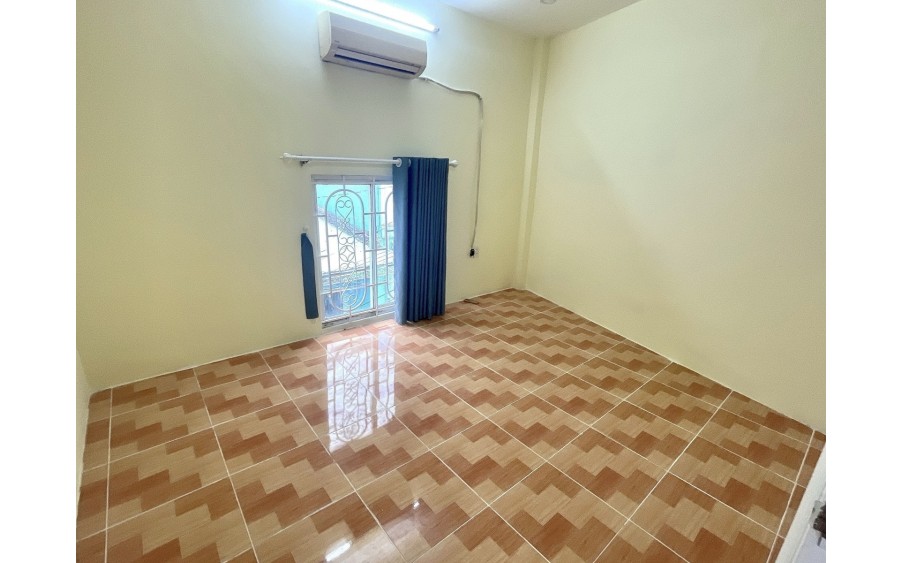 DIỆN TÍCH 76M2 CHỈ 4.65 TỶ, NHÀ 2 TẦNG NGANG 4.7 NỞ HẬU 8M DÀI 15M, NHÀ MỚI Ở NGAY, CÁCH PHẠM VĂN ĐỒNG 50M.