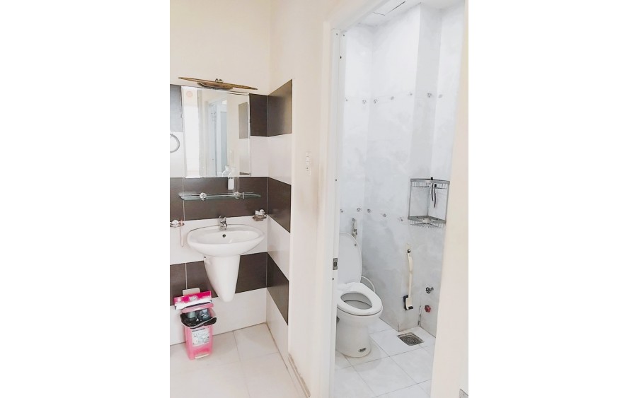 Nhà 4PN-4WC, nở hậu- Giá rẻ - Hoà Hưng Quận 10