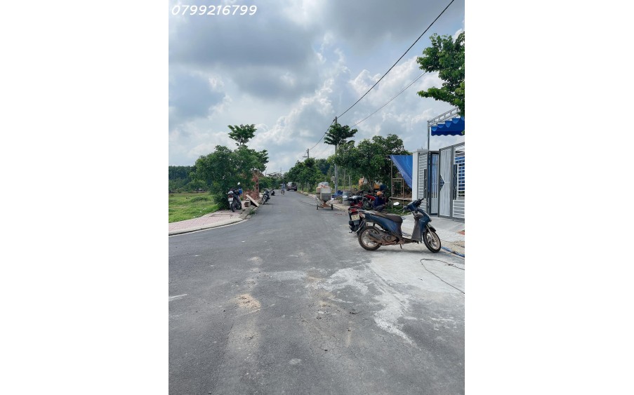 Nhà đẹp Bình Minh bán gấp sổ riêng thổ cư hỗ trợ vay 3 bên. Trọn sổ 1 tỷ 6 1 sẹc QL1A. LH 0799 216 799 em Trinh.