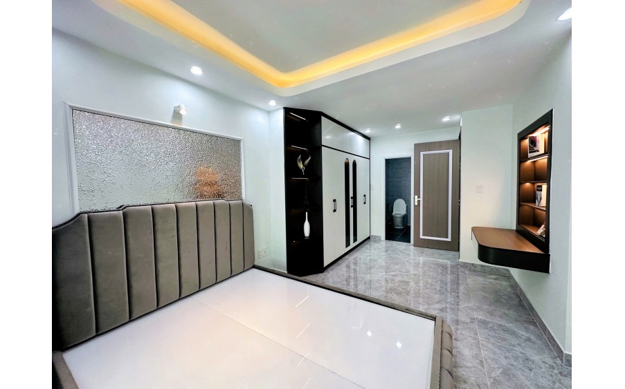 Bán nhà hẻm VIP 247A/ Huỳnh Văn Bánh- PHÚ NHUẬN Cách chỗ đậu xe hơi 1 căn