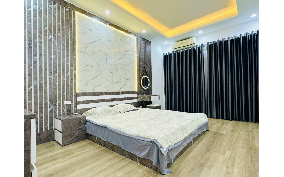 Nhỉnh 5 tỷ có nhà 30m2 phố Minh Khai gần Time city.