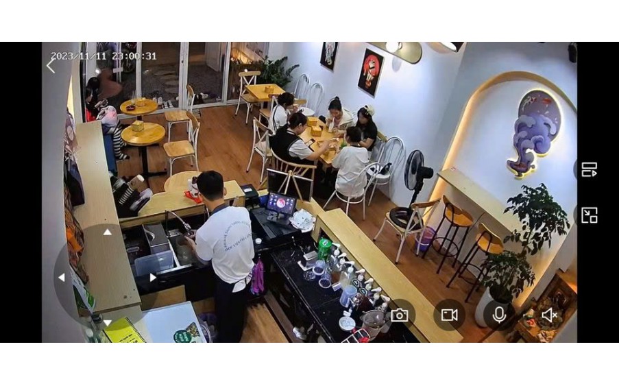 Do chuyển nhà xa quán nên mình đành phải sang nhượng lại quán Café