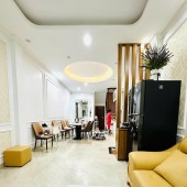 Nhà mới đẹp Lạc Long Quân, Tây Hồ, 6 tầng, thang máy, DT47m2