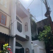 Đường Nguyên Hồng Quận Bình Thạnh Phường 11.