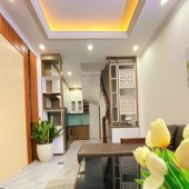Chính chủ cần bán nhà mặt ngõ đường  Nguyễn Văn Cừ, Long Biên, 31m2, giá 5,48 tỷ, nhà 5 tầng, 0902318197
