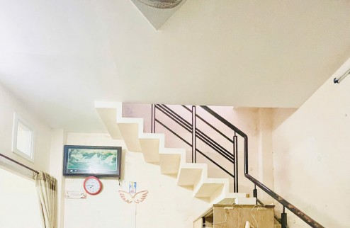 CẦN BÁN NHANH BIỆT THỰ 3 TẦNG MÁI THÁI 80M2, 6X16 CHỈ 5.5 TỶ TL. TIẾT KẾ SANG TRỌNG, MẶT TIỀN NHÁNH THỚI TAM THÔN, GẦN CHỢ HÓC MÔN.