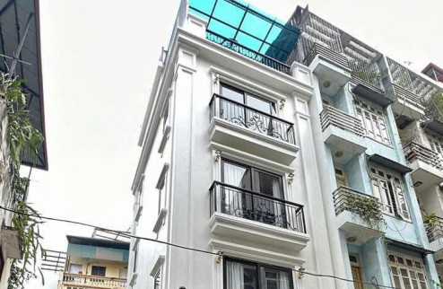 Cần bán Tòa VP Phố Hoàng Quốc Việt 121m2, MT 6.3m 8 tầng nổi, 1 hầm. Lô góc, thang máy, dòng tiền ổn định.