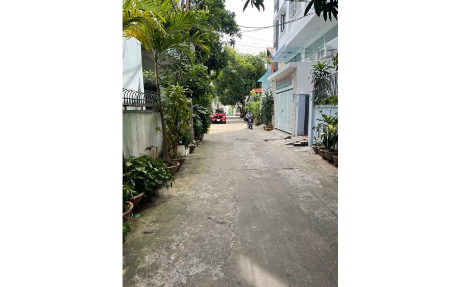 Nhà Hẻm Hoàng Diệu, Vĩnh Nguyên, Nha Trang diện tích 134m2 chỉ 60tr/m2. Cách biển Nha Trang chỉ hơn 500m.