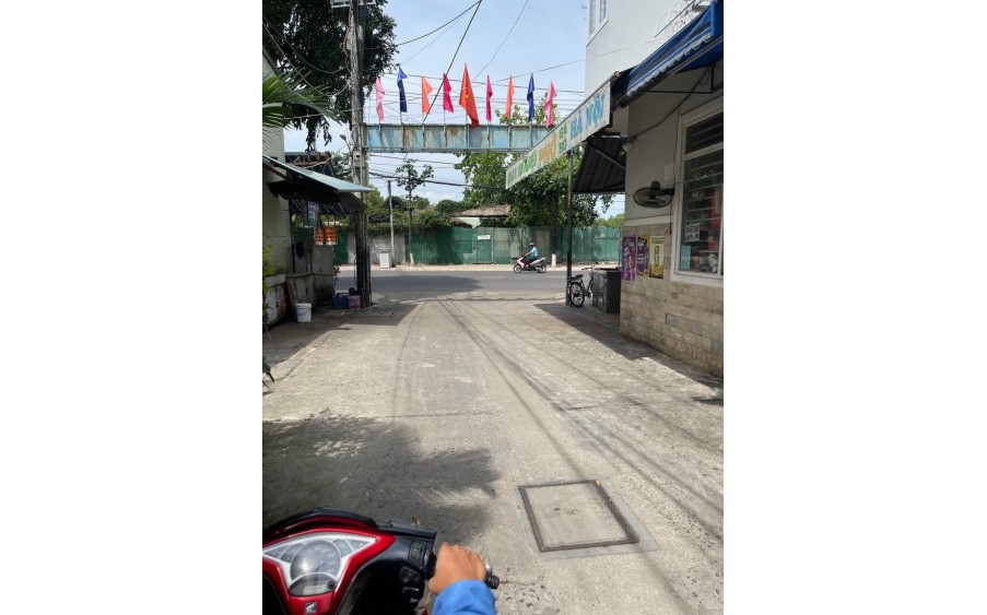Cần chuyển nhượng nhà hẻm Hoàng Diệu, Vĩnh Nguyên, Nha Trang, 134m2, giá chỉ 60 triệu/m2. Liên hệ để biết thêm thông tin!