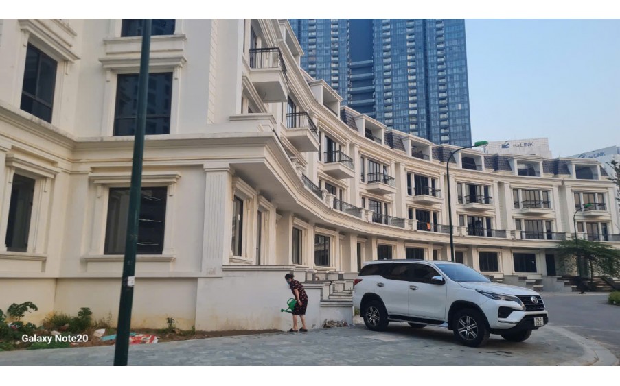 Chính chủ cần bán shophouse thấp tầng Sunshine City 220m 3,5 tầng giá rẻ