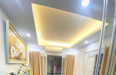 Nhà đẹp Hoàng Quốc Việt, 3.5 tỷ, 15m, 5 tầng