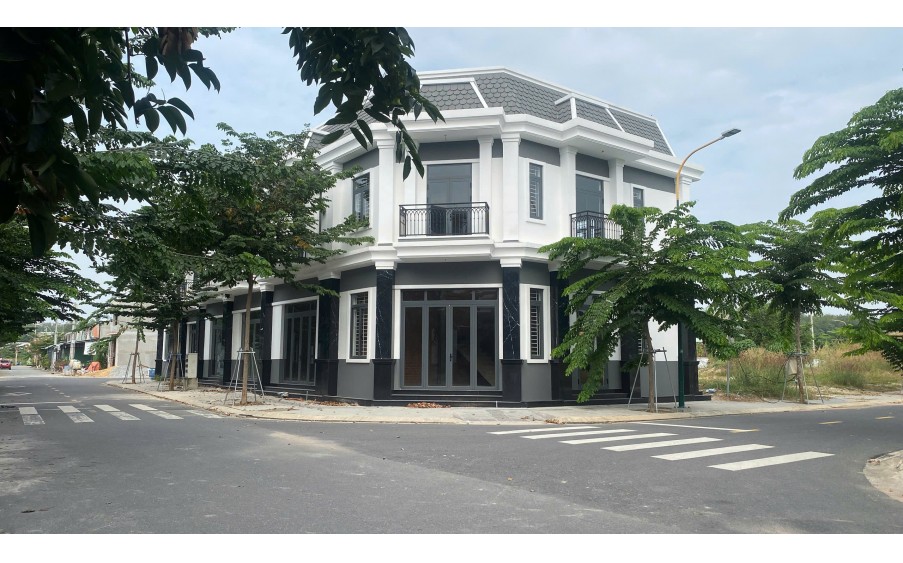 Nhà phố thương mại Hòa Lợi: Giá rẻ, pháp lý chuẩn, đầu tư là thắng!
Hoa Loi Commercial Townhouse: Affordable, Legal, and Profitable Investment!