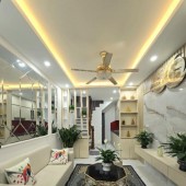 CHỈ 3,7 TỶ -  NHÀ ĐẸP SÀI ĐỒNG, LUNG LINH ĐÓN TẾT, 3 PN - THIẾT KẾ ĐẸP - RẤT GẦN Ô TÔ - TIỆN ÍCH.