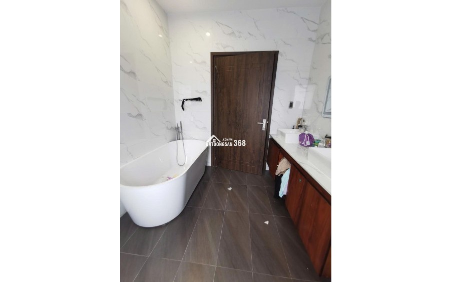 Bán Biệt thự View sông siêu đẳng cấp 400m2, 5 tầng, hầm, 18Tỷ Hà Huy Giáp, Quận 12