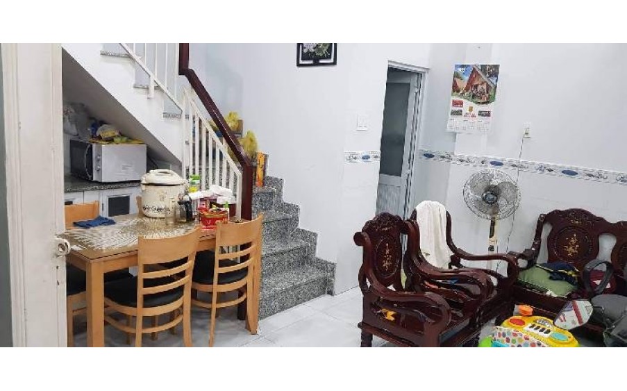Bán nhà Đường Bến Nghé, Quận 7, 2 tầng, 28,8m2, cách 50m ra đường lớn, nhỉnh 2 tỷ