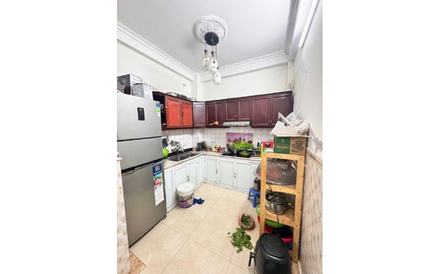 Bán nhà Tân Mai - Hoàng Mai, DT 30M x 5 tầng. Có sân để xe, gần đường ô tô tránh