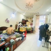 BÁN NHÀ LÔ GÓC 2 MẶT HẺM, HẺM XE TẢI, SÁT CHỢ, TRƯỜNG HỌC, DIỆN TÍCH 52M2, GIÁ CHỈ 5.6 TỶ.