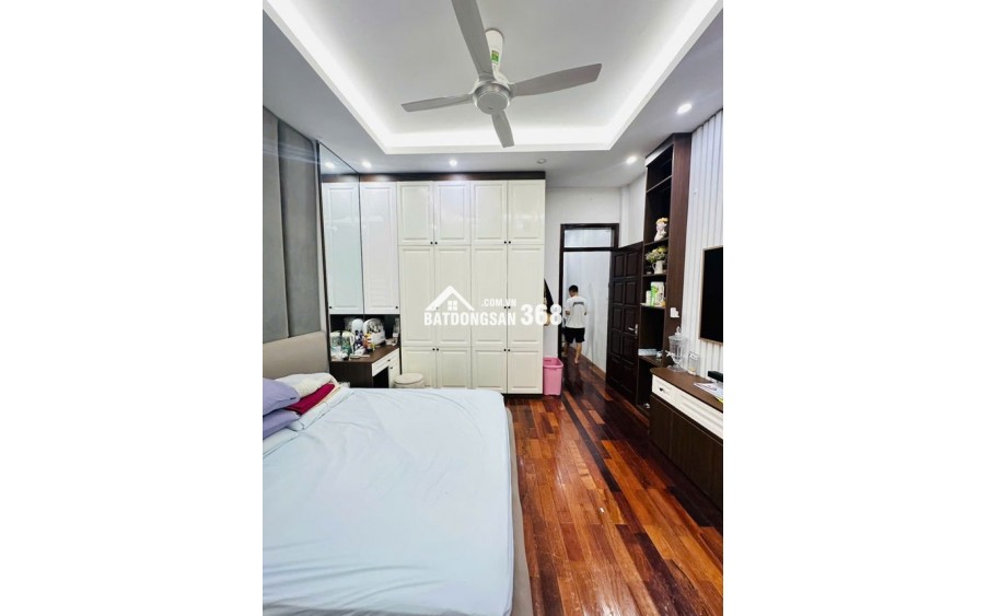 Bán nhà Giải Phóng - Thanh Xuân, DT 41m x 5 tầng. Phân lô ô tô vào nhà, kinh doanh