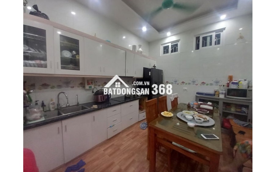 Bán nhà Định Công Thượng, DT 52m x 5 tầng. Ô tô đỗ cửa, trung tâm phố
