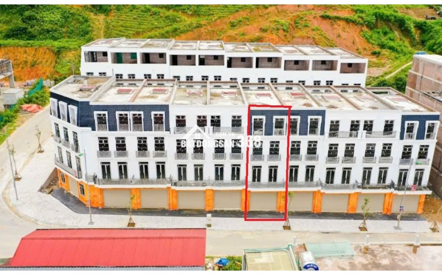 Bán căn liền kề xây sẵn 4 tầng đường T9 KĐT Tây Bắc - Sapa. Giá chỉ 5,8 tỷ cả nhà và đất