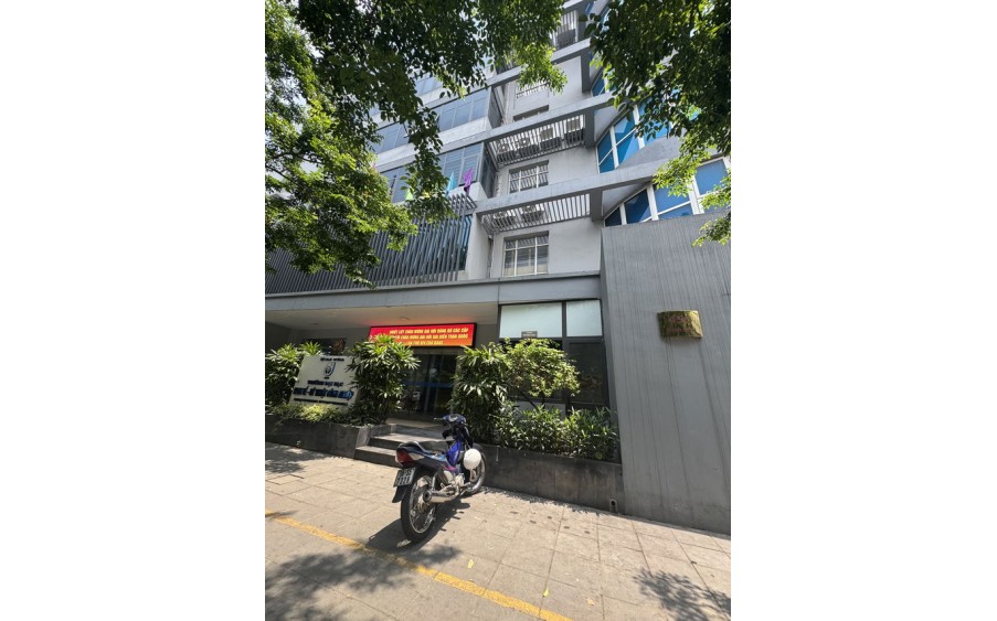 Bán nhà phố Minh Khai - Hai Bà Trưng. DT 107m x 3 tầng. Sát mặt phố Minh Khai, ô tô tránh