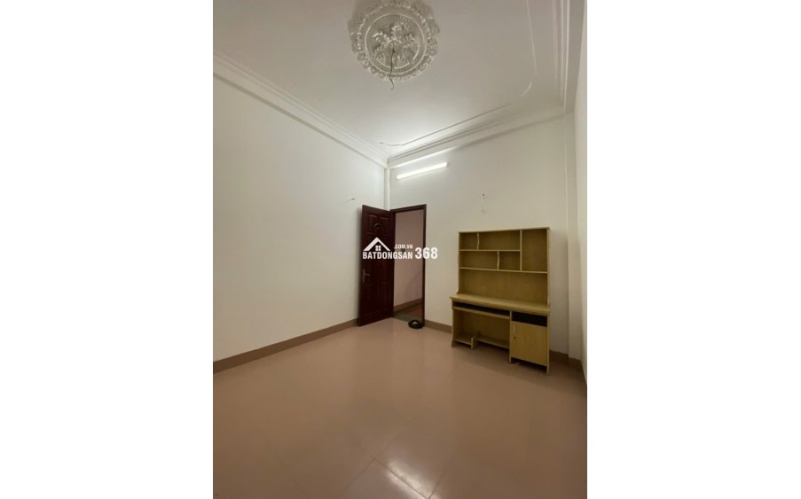 NHÀ NGUYỄN VĂN CỪ, 62m², 4PN, CÓ SÂN ĐỂ XE, GIÁ 9,5 TỶ.