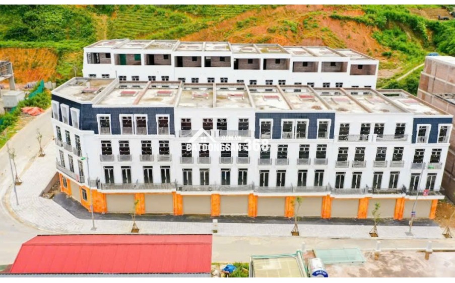 Bán căn liền kề xây sẵn 4 tầng đường T9 KĐT Tây Bắc - Sapa. Giá chỉ 5,8 tỷ cả nhà và đất