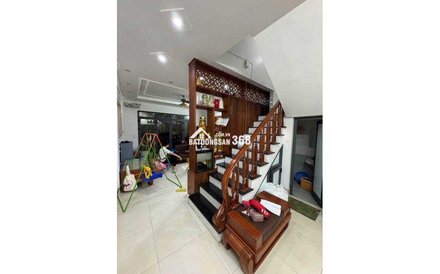Phố Hoàng Mai 61m2 x 5 tầng, ô tô đỗ cửa, full nội thất, kinh doanh sầm uất.
