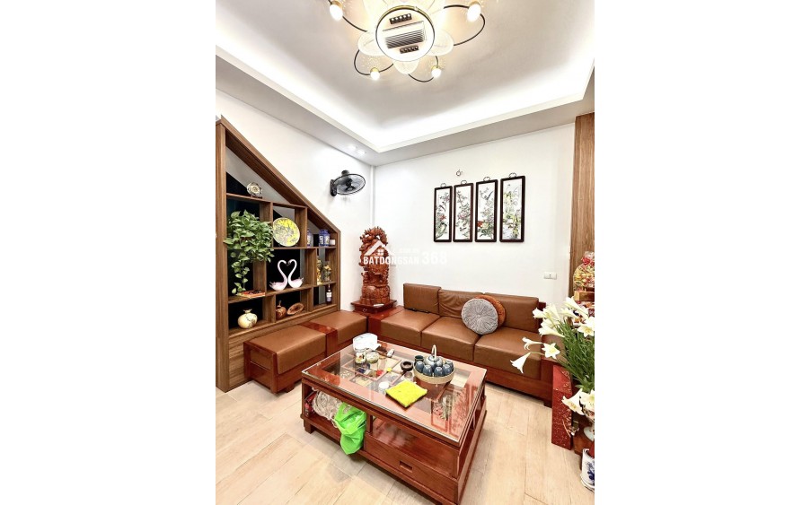 Bán SIÊU PHẨM Ô TÔ ĐỖ CỬA 50 m2 giá 14.4 TỶ tại Thái Thịnh, Đống Đa.