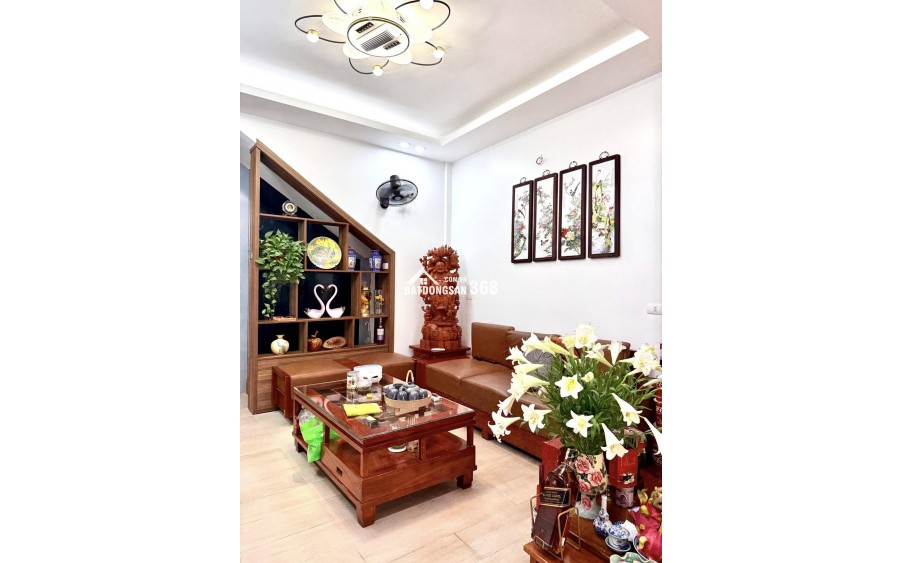 Bán SIÊU PHẨM Ô TÔ ĐỖ CỬA 50 m2 giá 14.4 TỶ tại Thái Thịnh, Đống Đa.