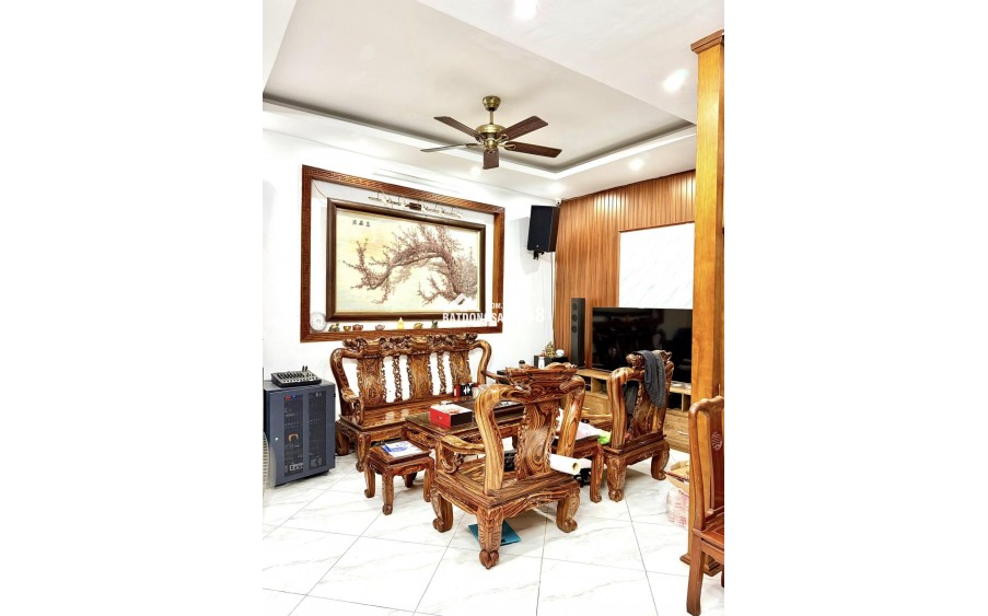 Bán SIÊU PHẨM Ô TÔ ĐỖ CỬA 50 m2 giá 14.4 TỶ tại Thái Thịnh, Đống Đa.