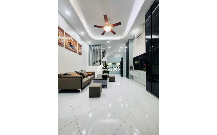 Nhà 5 tầng mới, 36m2, oto đỗ cửa, gần ĐH Kinh Tế - 0922565668