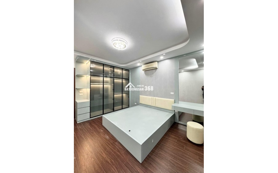 Nhà 5 tầng mới, 36m2, oto đỗ cửa, gần ĐH Kinh Tế - 0922565668