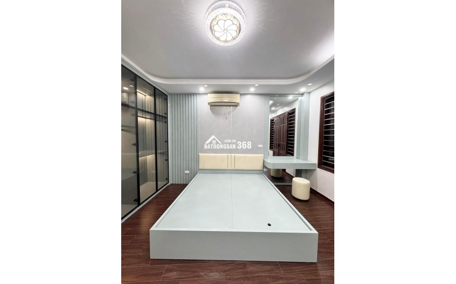 Nhà 5 tầng mới, 36m2, oto đỗ cửa, gần ĐH Kinh Tế - 0922565668