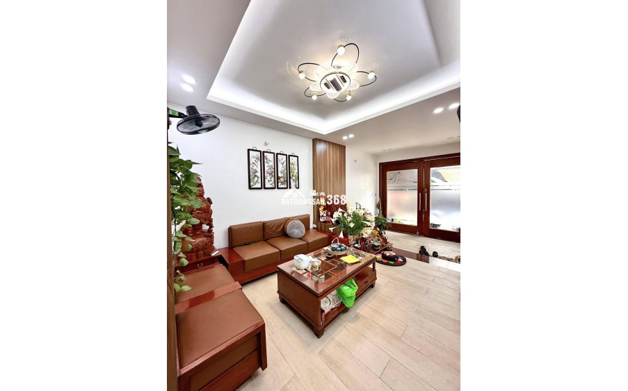 Bán SIÊU PHẨM Ô TÔ ĐỖ CỬA 50 m2 giá 14.4 TỶ tại Thái Thịnh, Đống Đa.